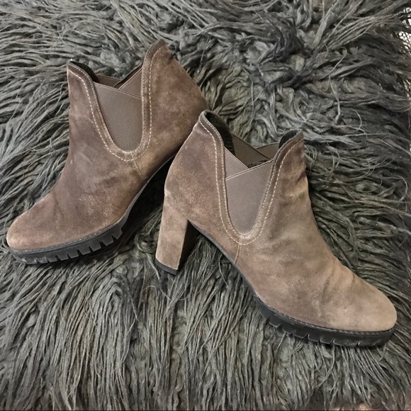 stuart weitzman chelsea boots